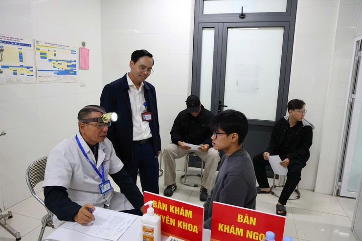 Thanh niên xã Phú Nghĩa háo hức tham gia khám sơ tuyển nghĩa vụ quân sự năm 2026