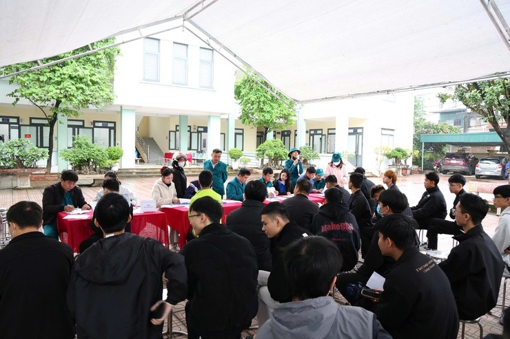 Thanh niên xã Phú Nghĩa háo hức tham gia khám sơ tuyển nghĩa vụ quân sự năm 2026