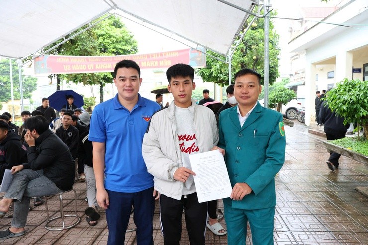 Thanh niên xã Phú Nghĩa háo hức tham gia khám sơ tuyển nghĩa vụ quân sự năm 2026