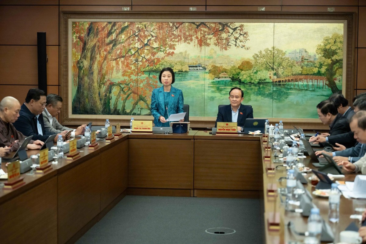 Quang cảnh phiên thảo luận tại Tổ 1 - Đoàn ĐBQH thành phố Hà Nội 