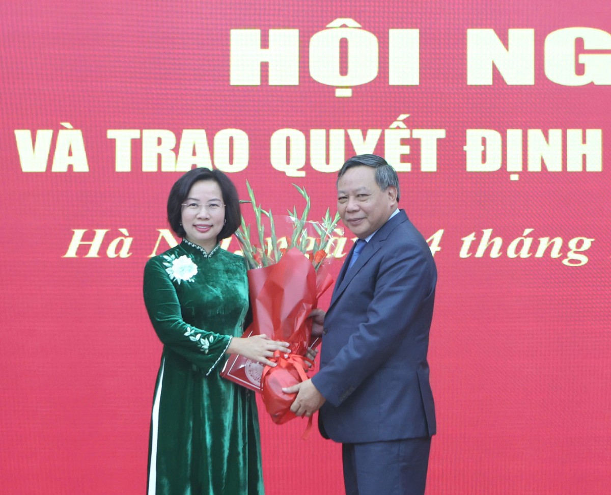 Thành ủy Hà Nội công bố các quyết định về công tác cán bộ tại Ủy ban MTTQ Việt Nam Thành phố