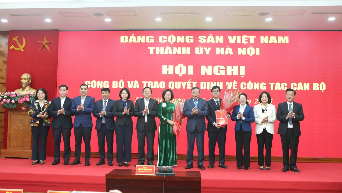Thành ủy Hà Nội công bố các quyết định về công tác cán bộ tại Ủy ban MTTQ Việt Nam Thành phố