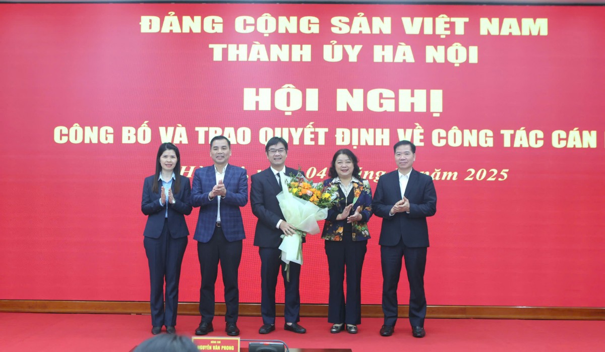 Thành ủy Hà Nội công bố các quyết định về công tác cán bộ tại Ủy ban MTTQ Việt Nam Thành phố