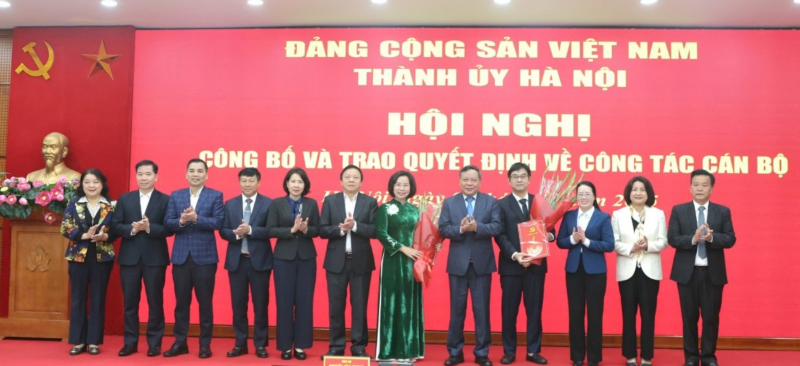 Thành ủy Hà Nội công bố các quyết định về công tác cán bộ tại Ủy ban MTTQ Việt Nam Thành phố