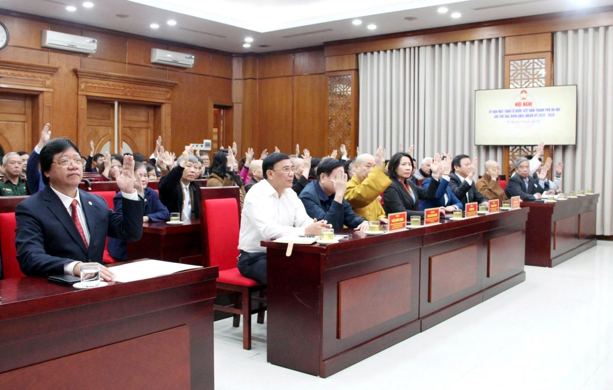 Thành ủy Hà Nội công bố các quyết định về công tác cán bộ tại Ủy ban MTTQ Việt Nam Thành phố