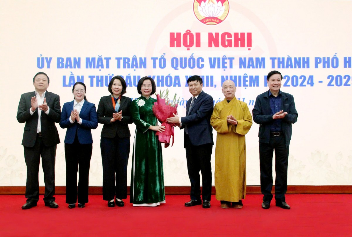 Thành ủy Hà Nội công bố các quyết định về công tác cán bộ tại Ủy ban MTTQ Việt Nam Thành phố