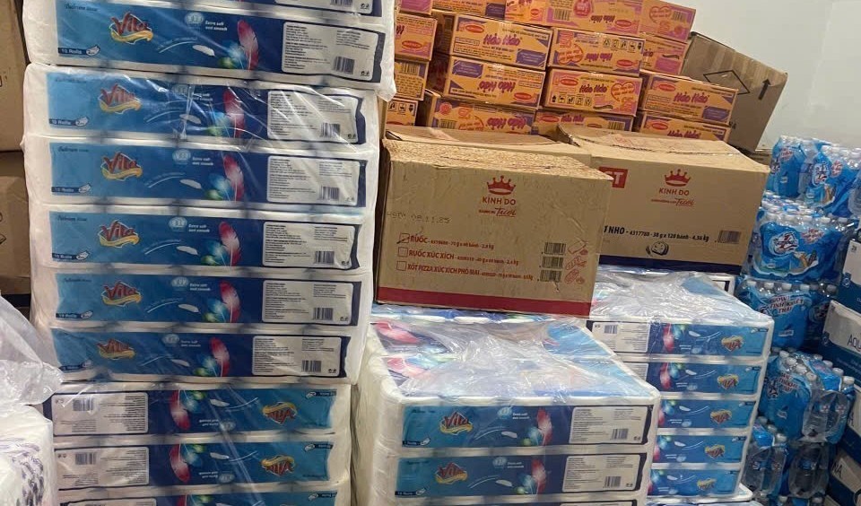 UNIQLO Việt Nam chung tay hỗ trợ người dân thành phố Huế khắc phục hậu quả mưa lũ