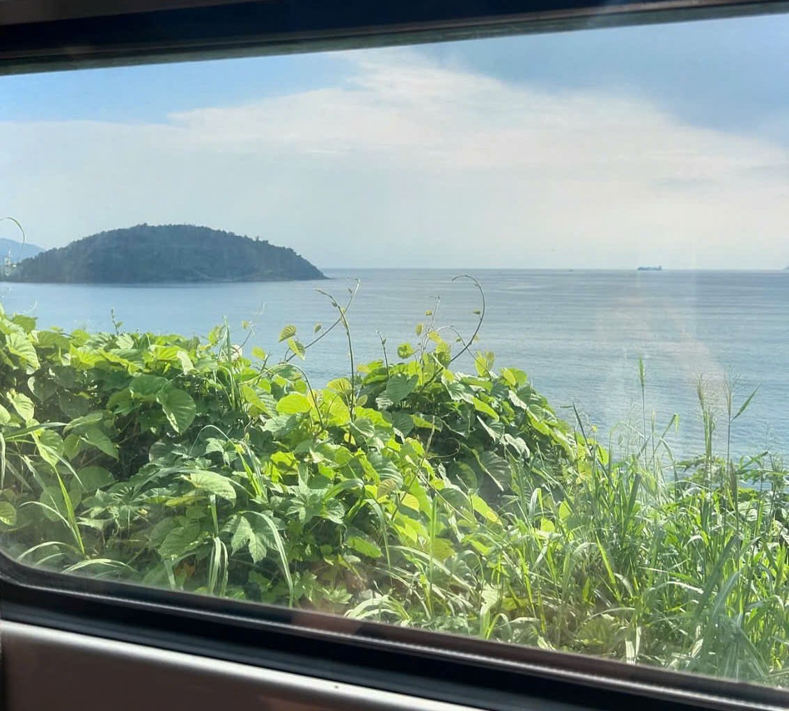 Việt Nam qua ô cửa kính Việt Nam qua ô cửa kính