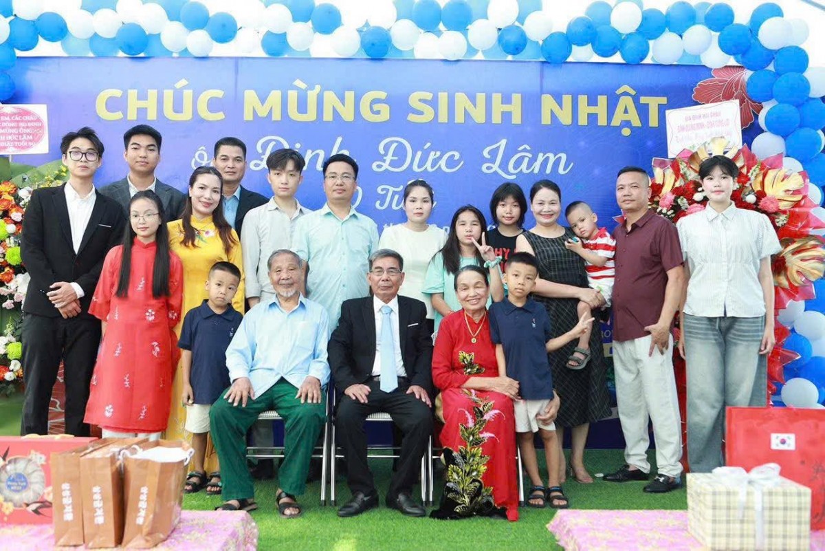 “Nhớ đêm cõng bạn lạc rừng”- Cuốn nhật ký về “thời hoa đỏ” đầy cảm xúc, giàu tính giáo dục