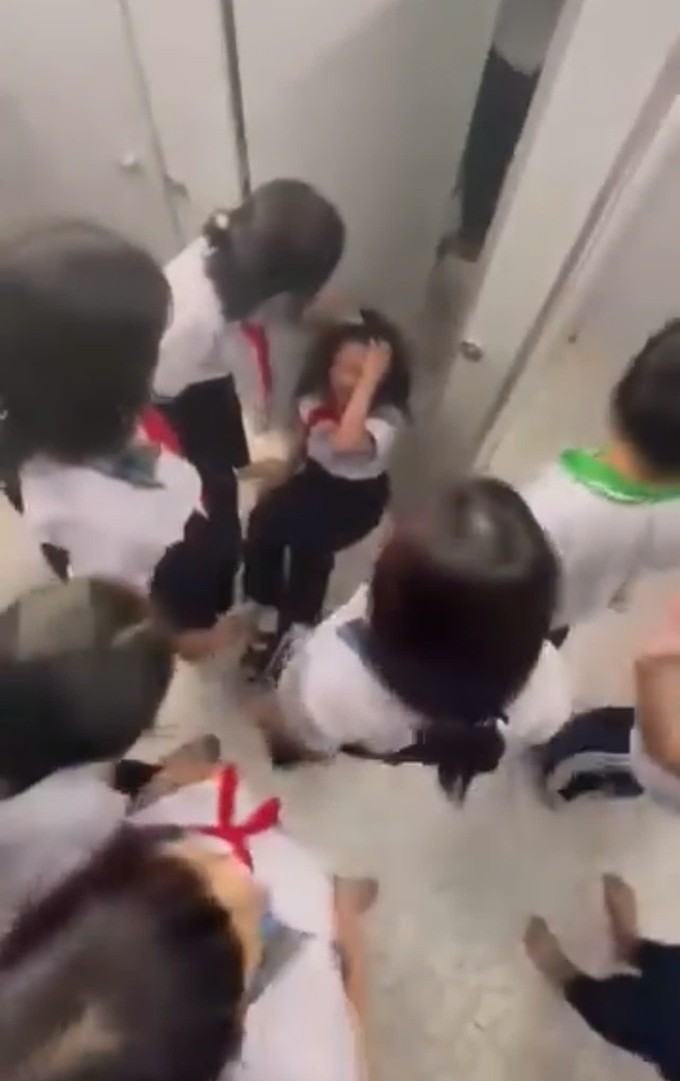 TP.HCM: Thông tin vụ nữ sinh lớp 8 bị bạn học đánh hội đồng