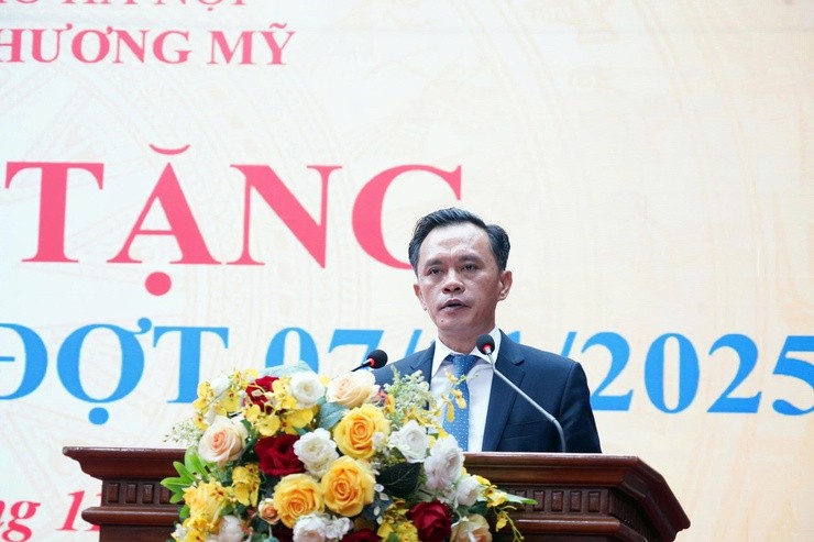 36 đảng viên phường Chương Mỹ vinh dự được trao tặng Huy hiệu Đảng