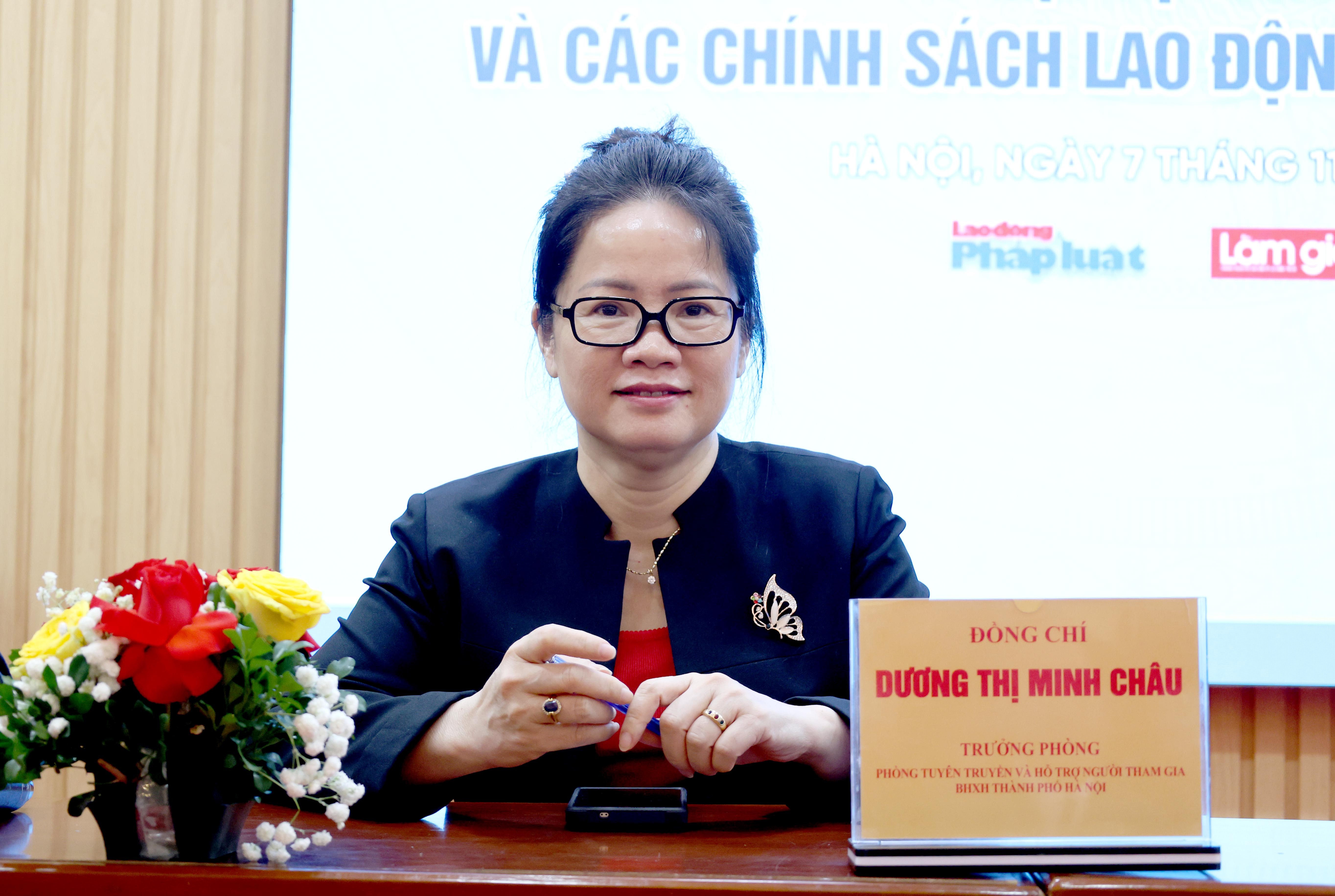 TRỰC TUYẾN HÌNH ẢNH: Hơn 200 CNVCLĐ tham gia giải đáp về chính sách lao động và bảo hiểm xã hội