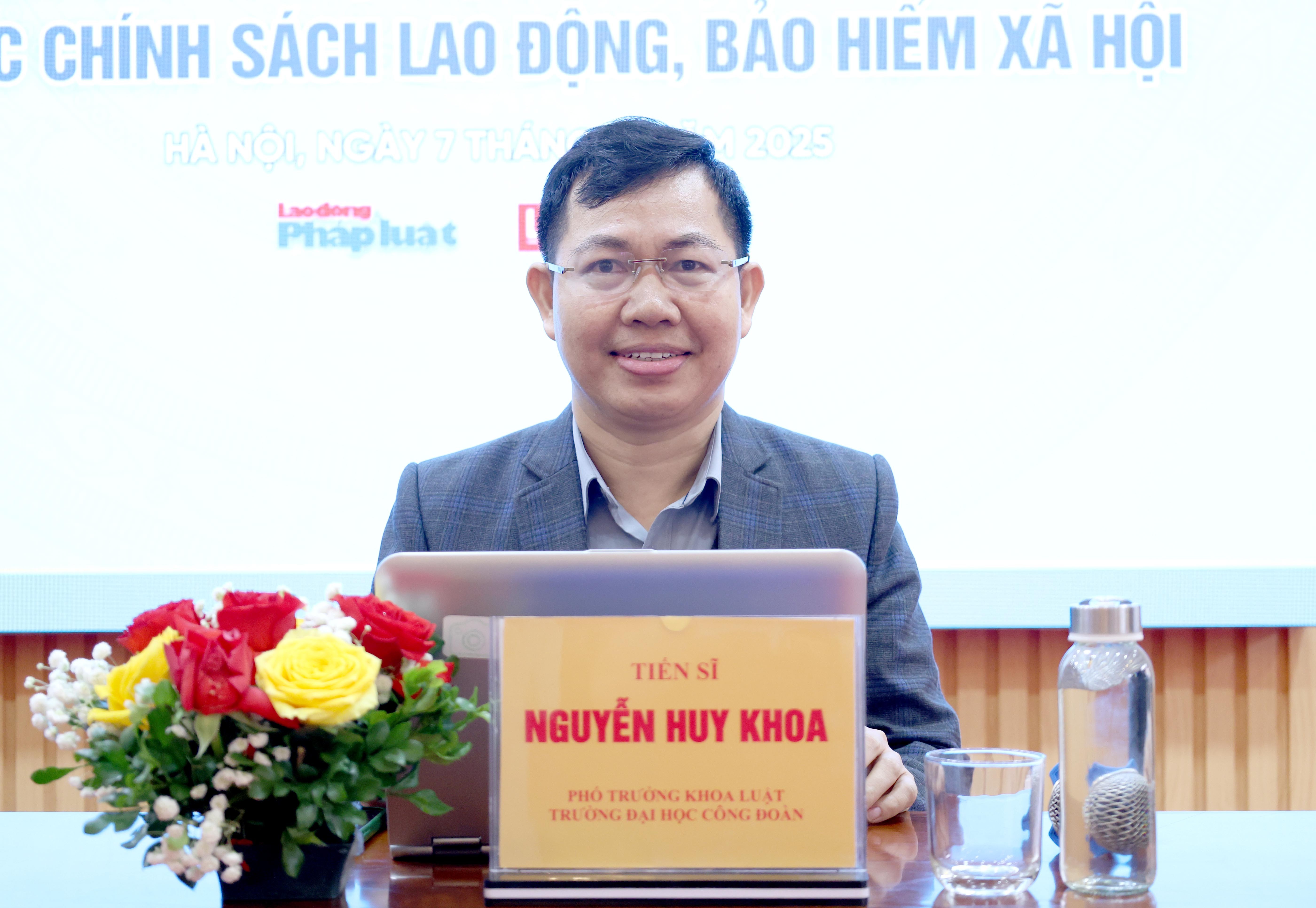 TRỰC TUYẾN HÌNH ẢNH: Hơn 200 CNVCLĐ tham gia giải đáp về chính sách lao động và bảo hiểm xã hội