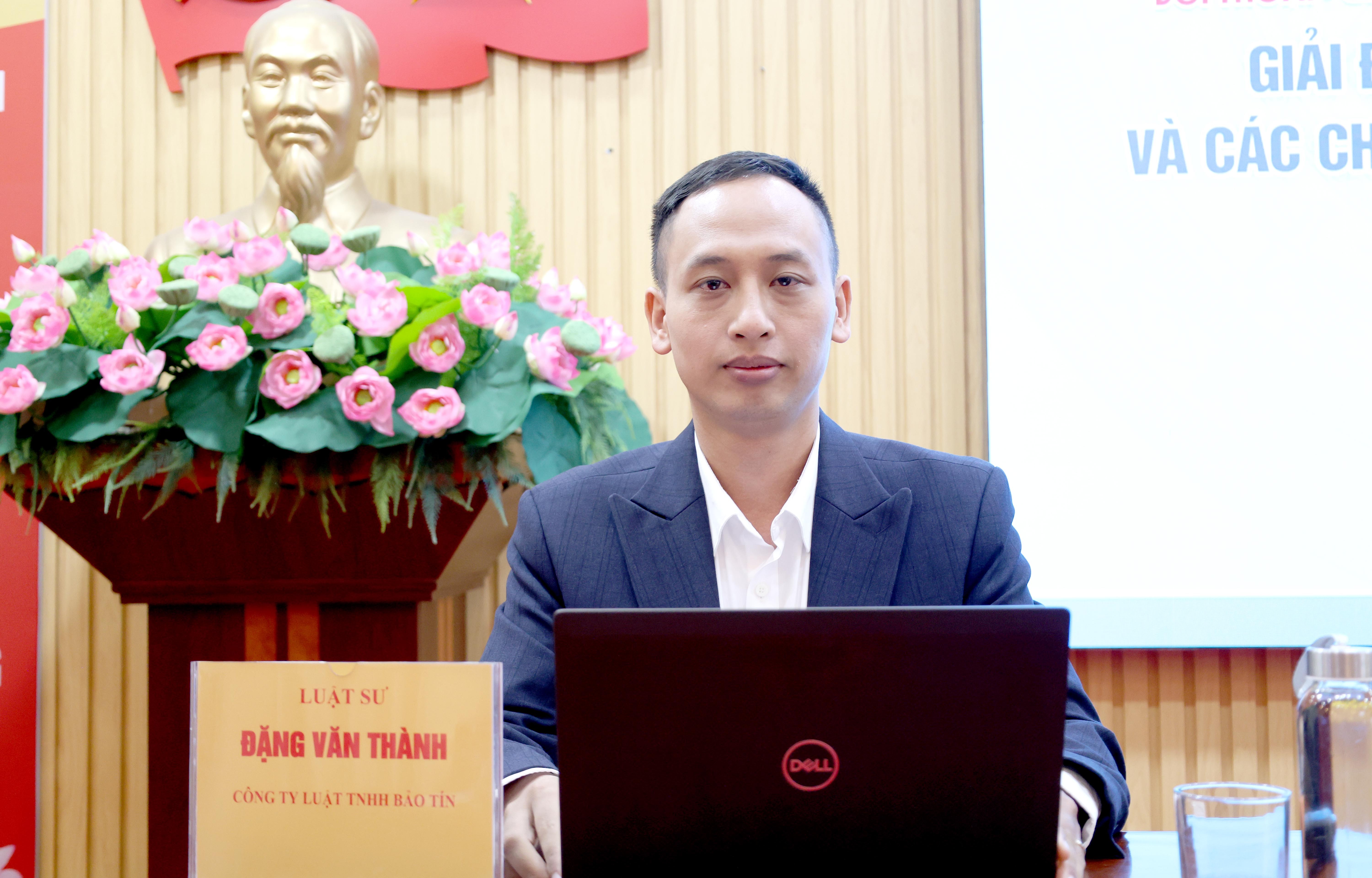 TRỰC TUYẾN HÌNH ẢNH: Hơn 200 CNVCLĐ tham gia giải đáp về chính sách lao động và bảo hiểm xã hội