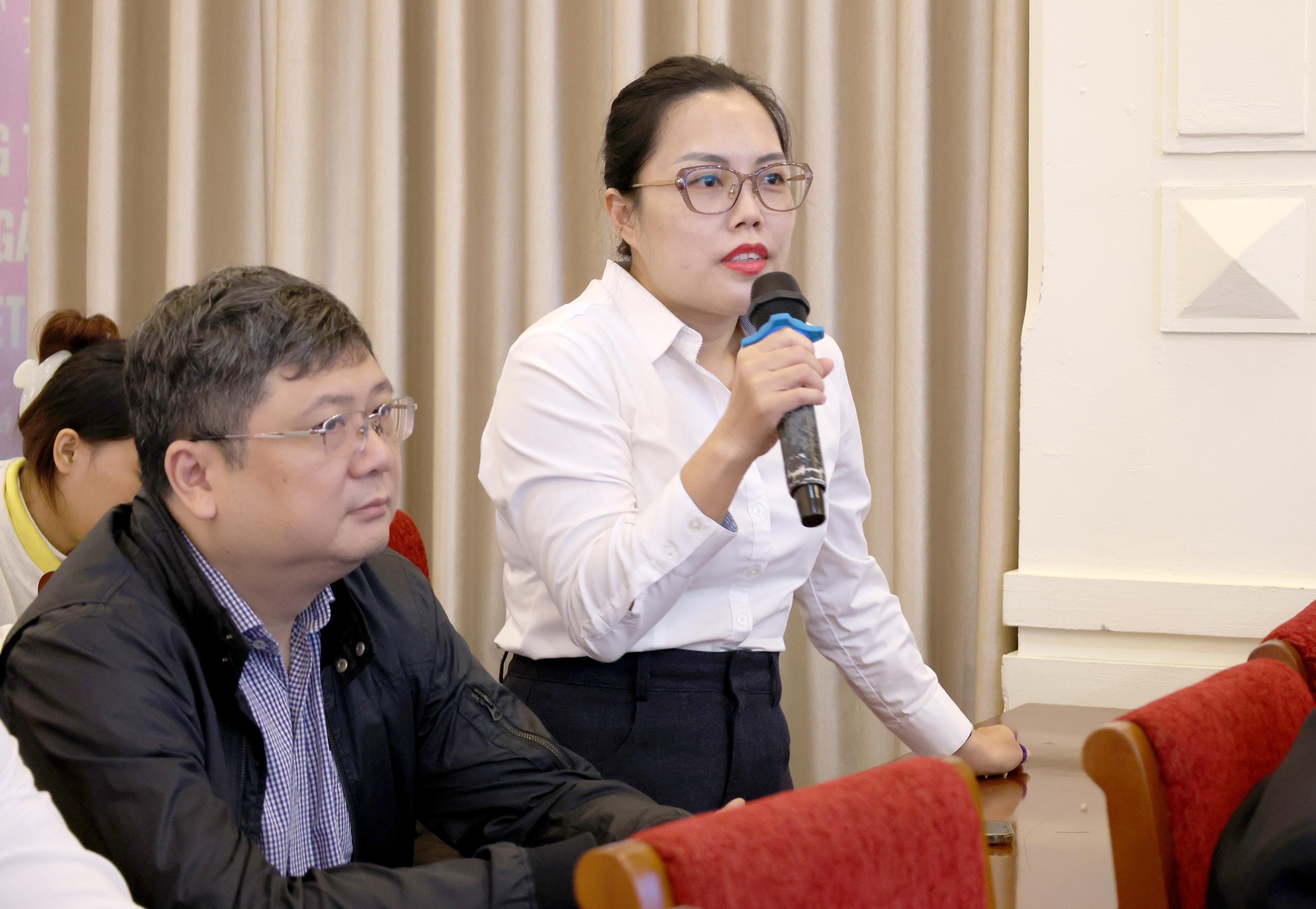 TRỰC TUYẾN HÌNH ẢNH: Hơn 200 CNVCLĐ tham gia giải đáp về chính sách lao động và bảo hiểm xã hội