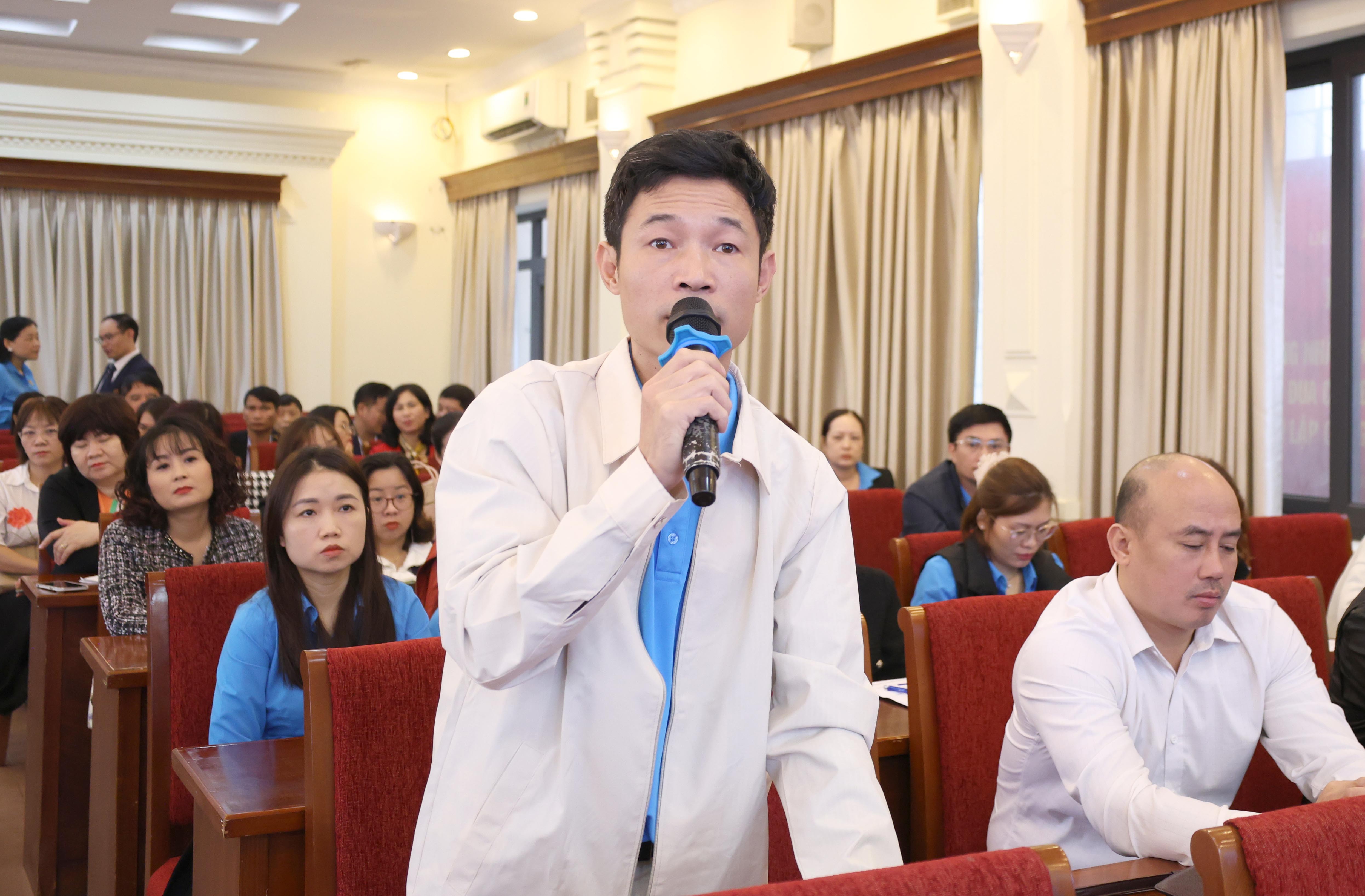 TRỰC TUYẾN HÌNH ẢNH: Hơn 200 CNVCLĐ tham gia giải đáp về chính sách lao động và bảo hiểm xã hội