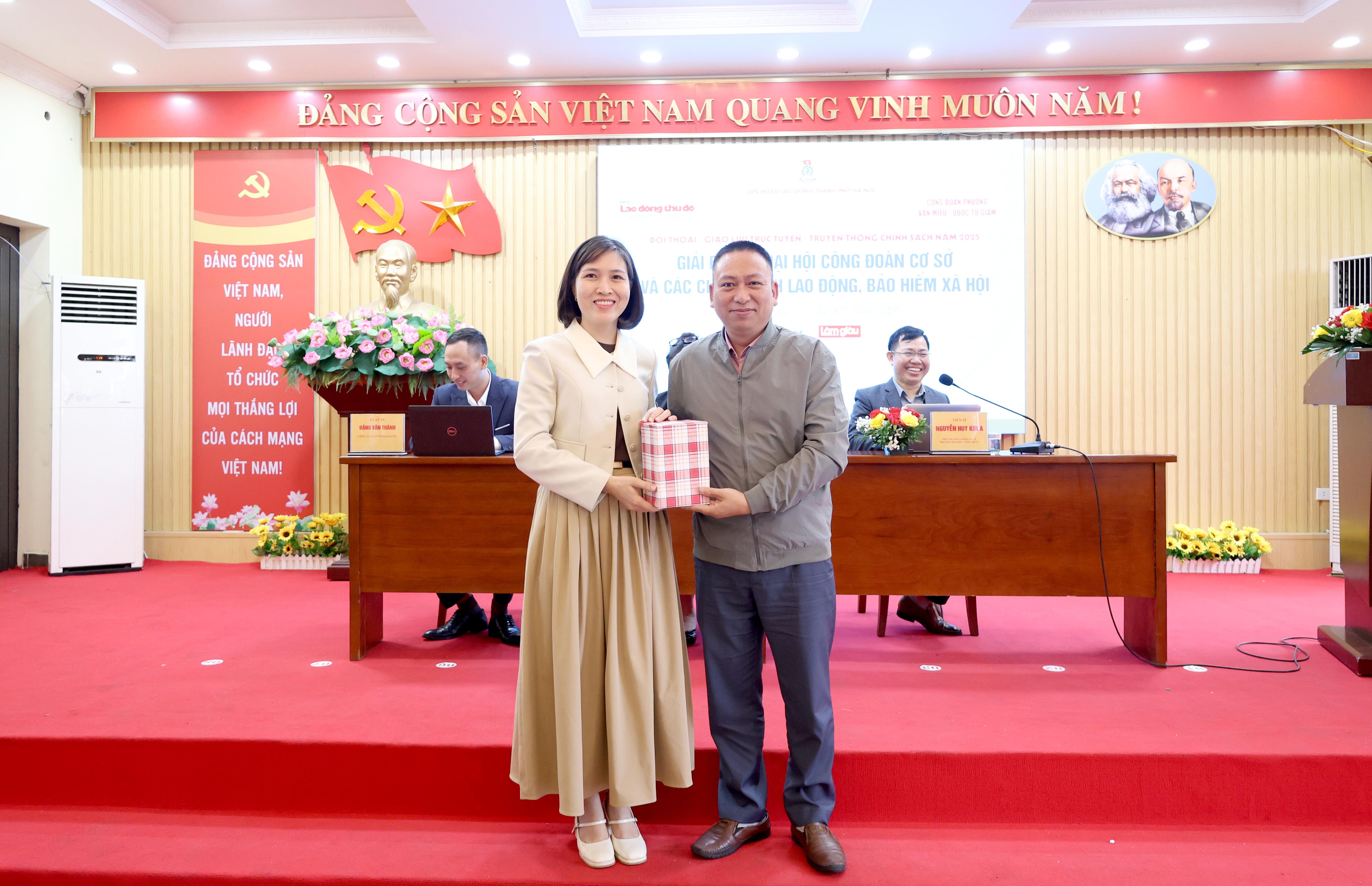 ĐANG TRỰC TUYẾN: Giải đáp về Đại hội Công đoàn cơ sở và các chính sách lao động, bảo hiểm xã hội