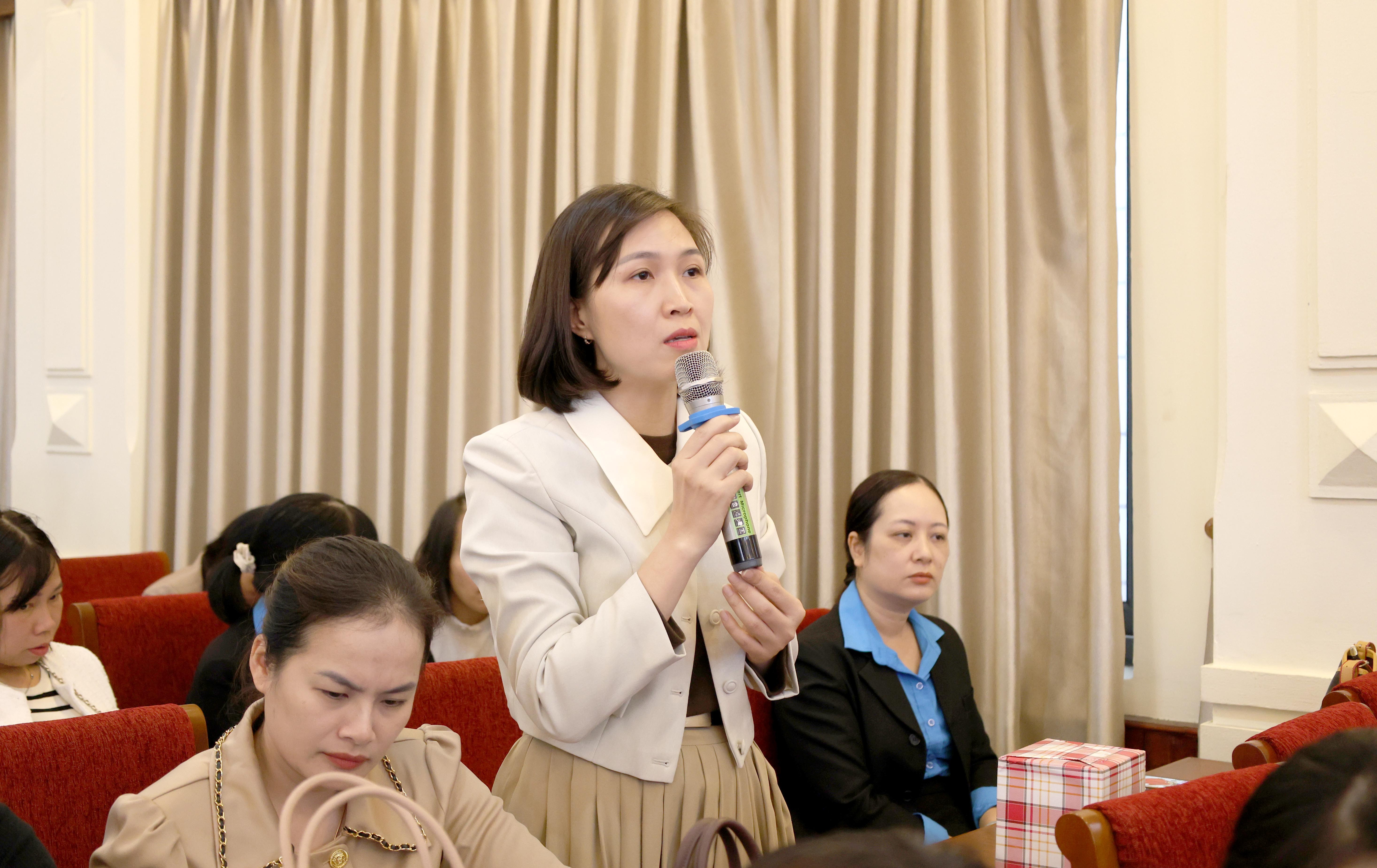 TRỰC TUYẾN HÌNH ẢNH: Hơn 200 CNVCLĐ tham gia giải đáp về chính sách lao động và bảo hiểm xã hội