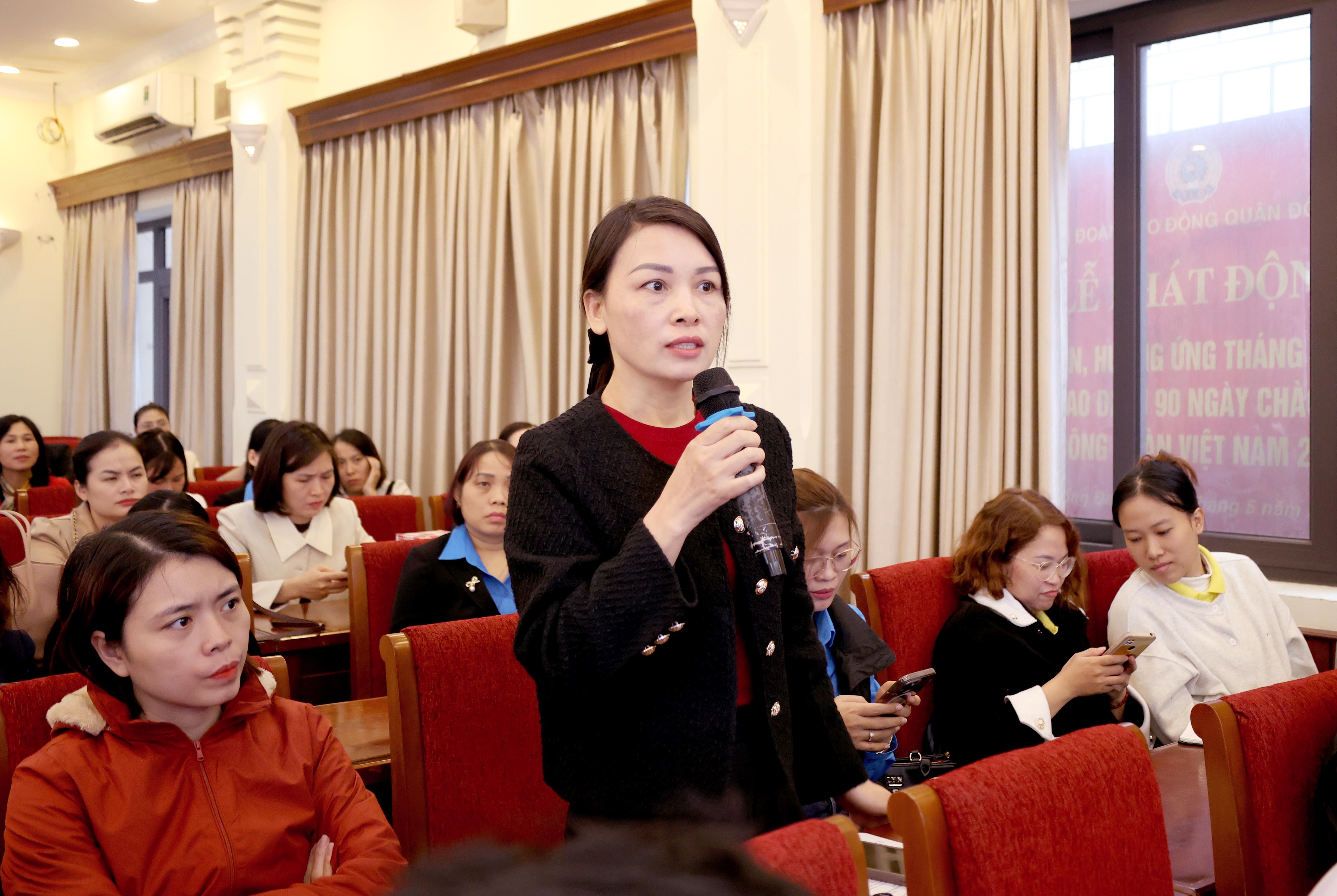 TRỰC TUYẾN HÌNH ẢNH: Hơn 200 CNVCLĐ tham gia giải đáp về chính sách lao động và bảo hiểm xã hội