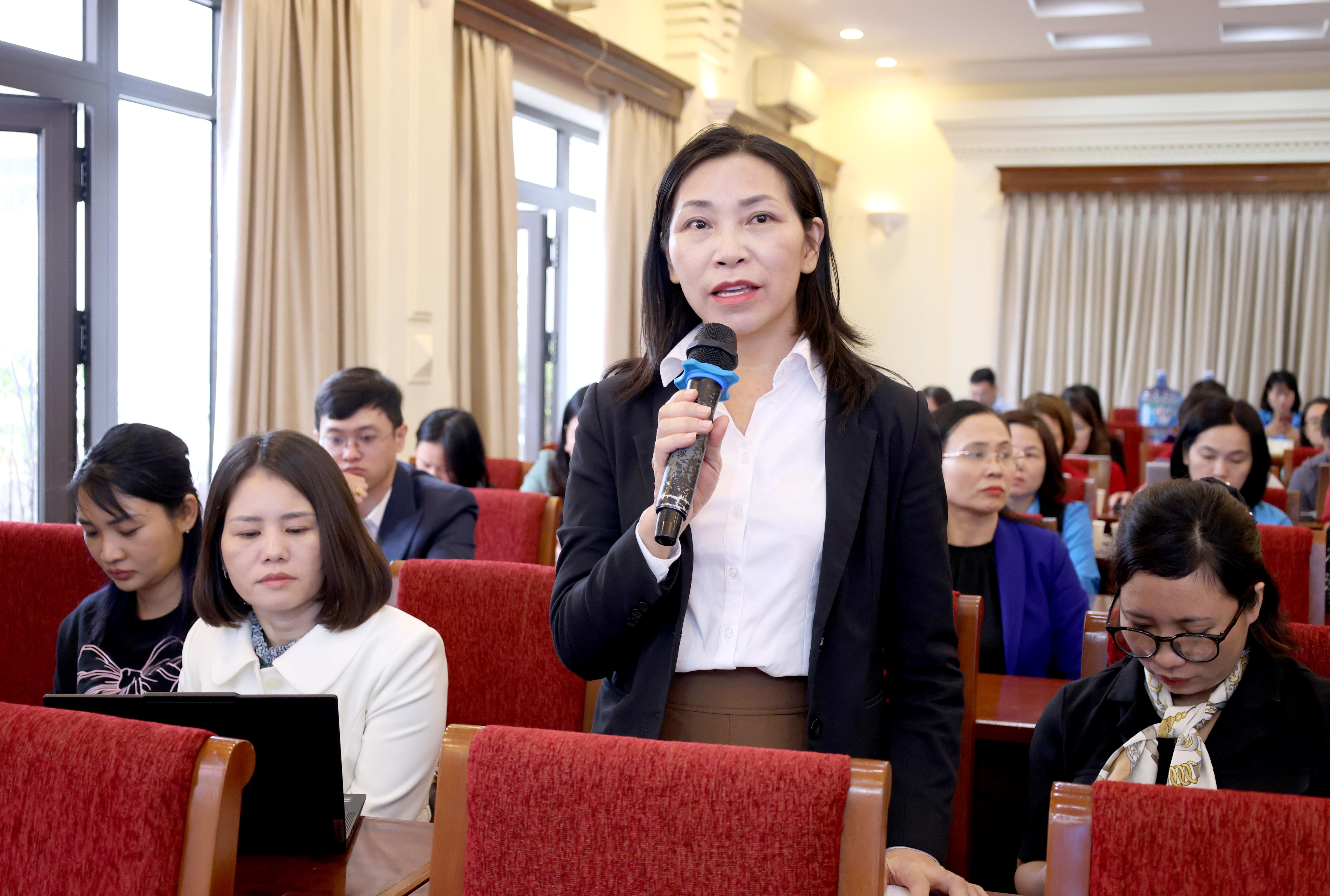 ĐANG TRỰC TUYẾN: Giải đáp về Đại hội Công đoàn cơ sở và các chính sách lao động, bảo hiểm xã hội