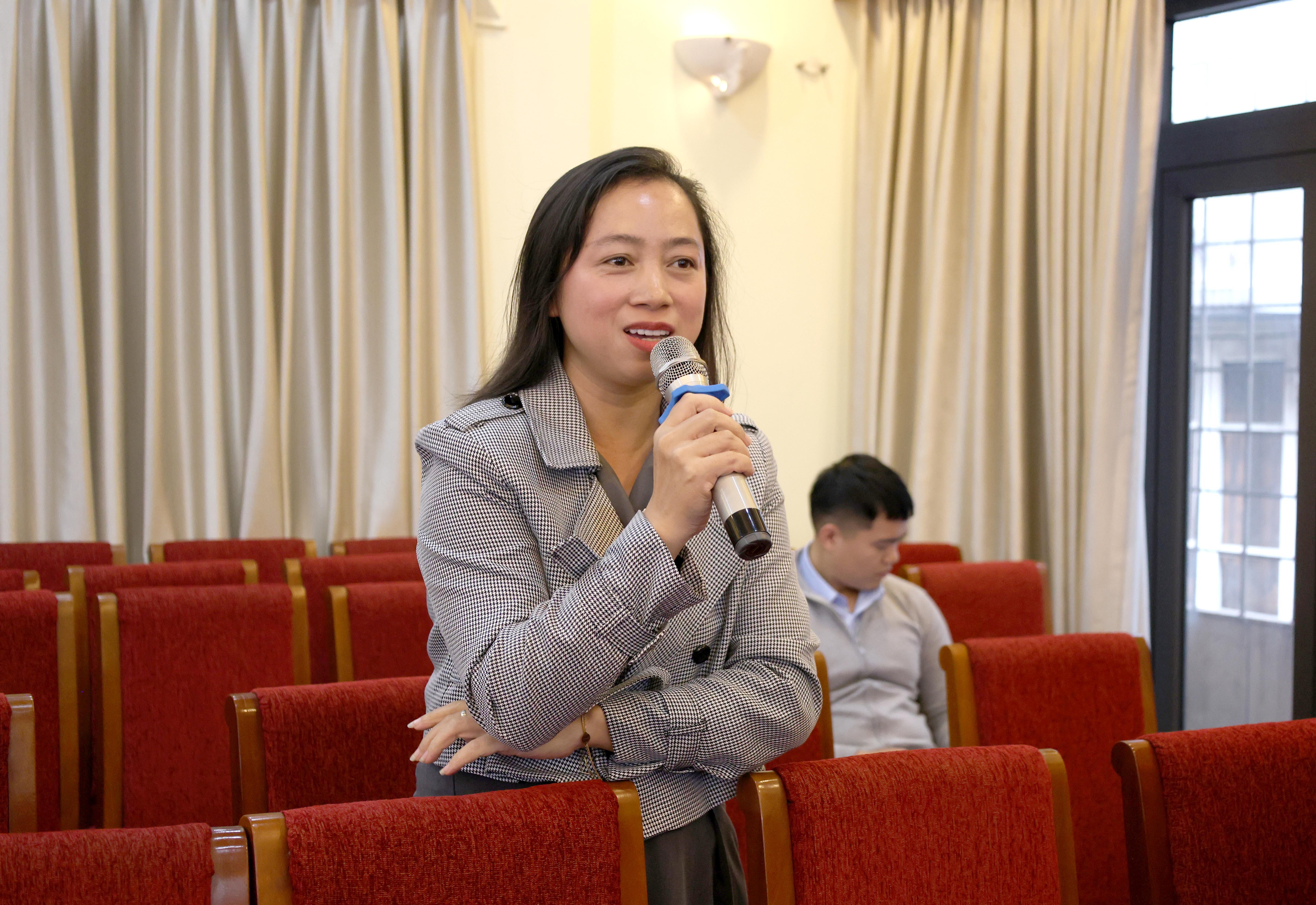 TRỰC TUYẾN HÌNH ẢNH: Hơn 200 CNVCLĐ tham gia giải đáp về chính sách lao động và bảo hiểm xã hội