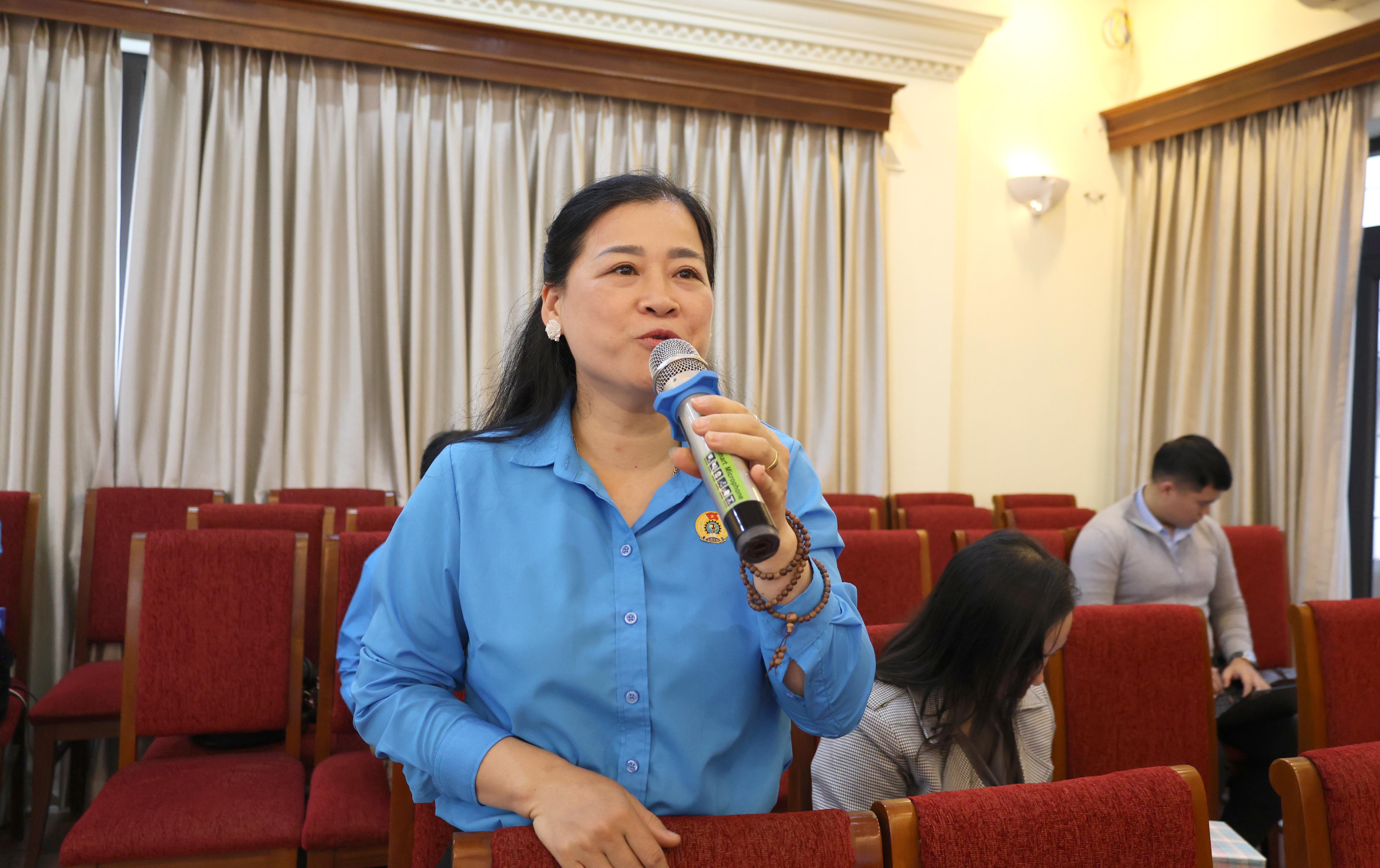 TRỰC TUYẾN HÌNH ẢNH: Hơn 200 CNVCLĐ tham gia giải đáp về chính sách lao động và bảo hiểm xã hội