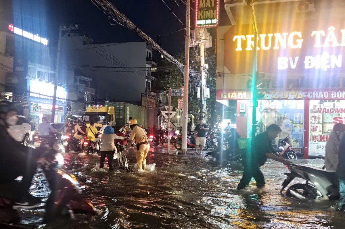 Đảm bảo an toàn trong mùa mưa bão và triều cường tại TP.HCM