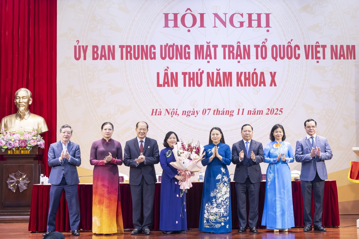 Bà Bùi Thị Minh Hoài giữ chức Chủ tịch Ủy ban Trung ương MTTQ Việt Nam khóa X, nhiệm kỳ 2024 - 2029 Bà Bùi Thị Minh Hoài giữ chức Chủ tịch Ủy ban Trung ương MTTQ Việt Nam khóa X, nhiệm kỳ 2024 - 2029