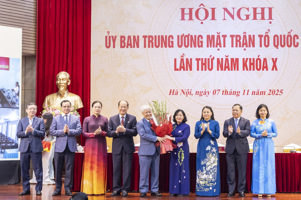 Bà Bùi Thị Minh Hoài giữ chức Chủ tịch Ủy ban Trung ương MTTQ Việt Nam khóa X, nhiệm kỳ 2024 - 2029 Bà Bùi Thị Minh Hoài giữ chức Chủ tịch Ủy ban Trung ương MTTQ Việt Nam khóa X, nhiệm kỳ 2024 - 2029