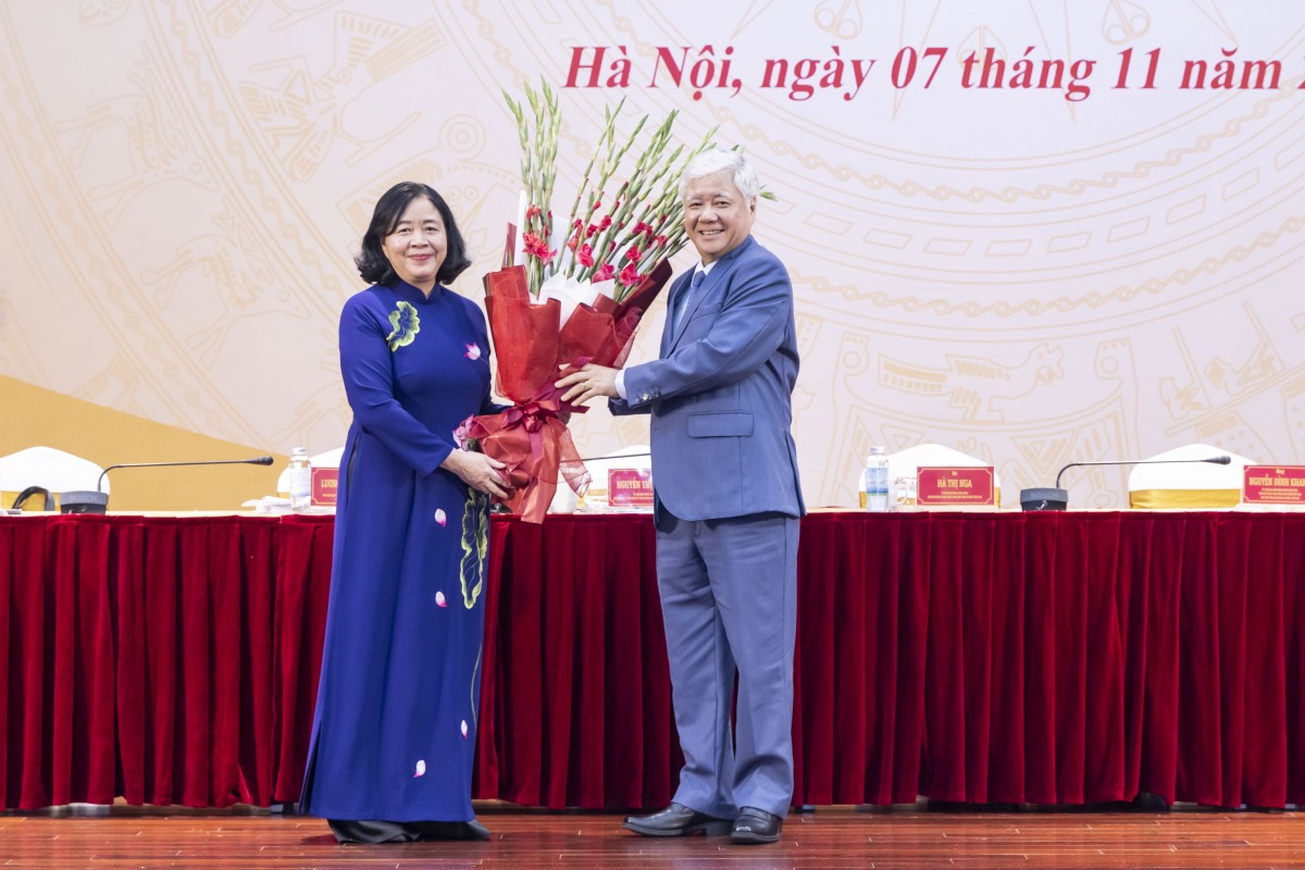 Bà Bùi Thị Minh Hoài giữ chức Chủ tịch Ủy ban Trung ương MTTQ Việt Nam khóa X, nhiệm kỳ 2024 - 2029 Bà Bùi Thị Minh Hoài giữ chức Chủ tịch Ủy ban Trung ương MTTQ Việt Nam khóa X, nhiệm kỳ 2024 - 2029