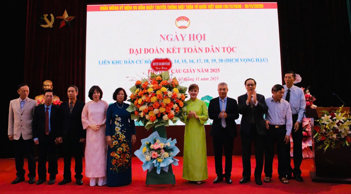 Ấm tình Ngày hội Đại đoàn kết toàn dân tộc tại phường Cầu Giấy