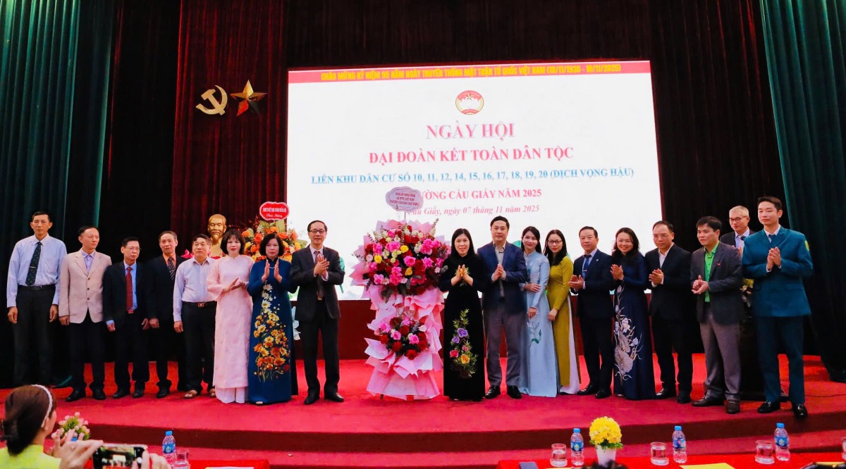 Ấm tình Ngày hội Đại đoàn kết toàn dân tộc tại phường Cầu Giấy