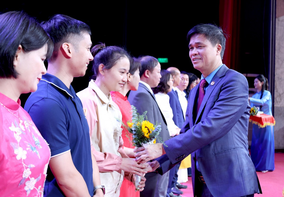 TRỰC TUYẾN: Lễ tuyên dương “Sáng kiến, sáng tạo trong công nhân, viên chức, lao động Thủ đô”