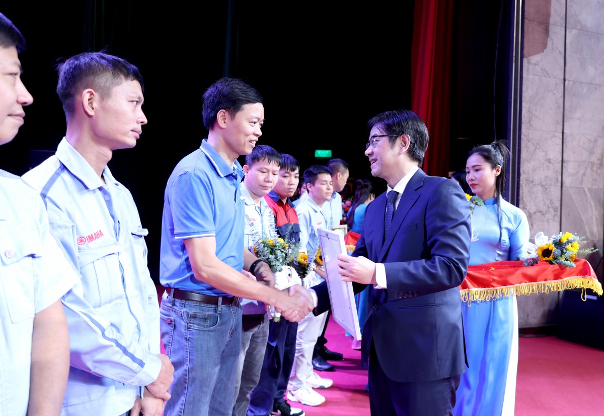 TRỰC TUYẾN: Lễ tuyên dương “Sáng kiến, sáng tạo trong công nhân, viên chức, lao động Thủ đô”