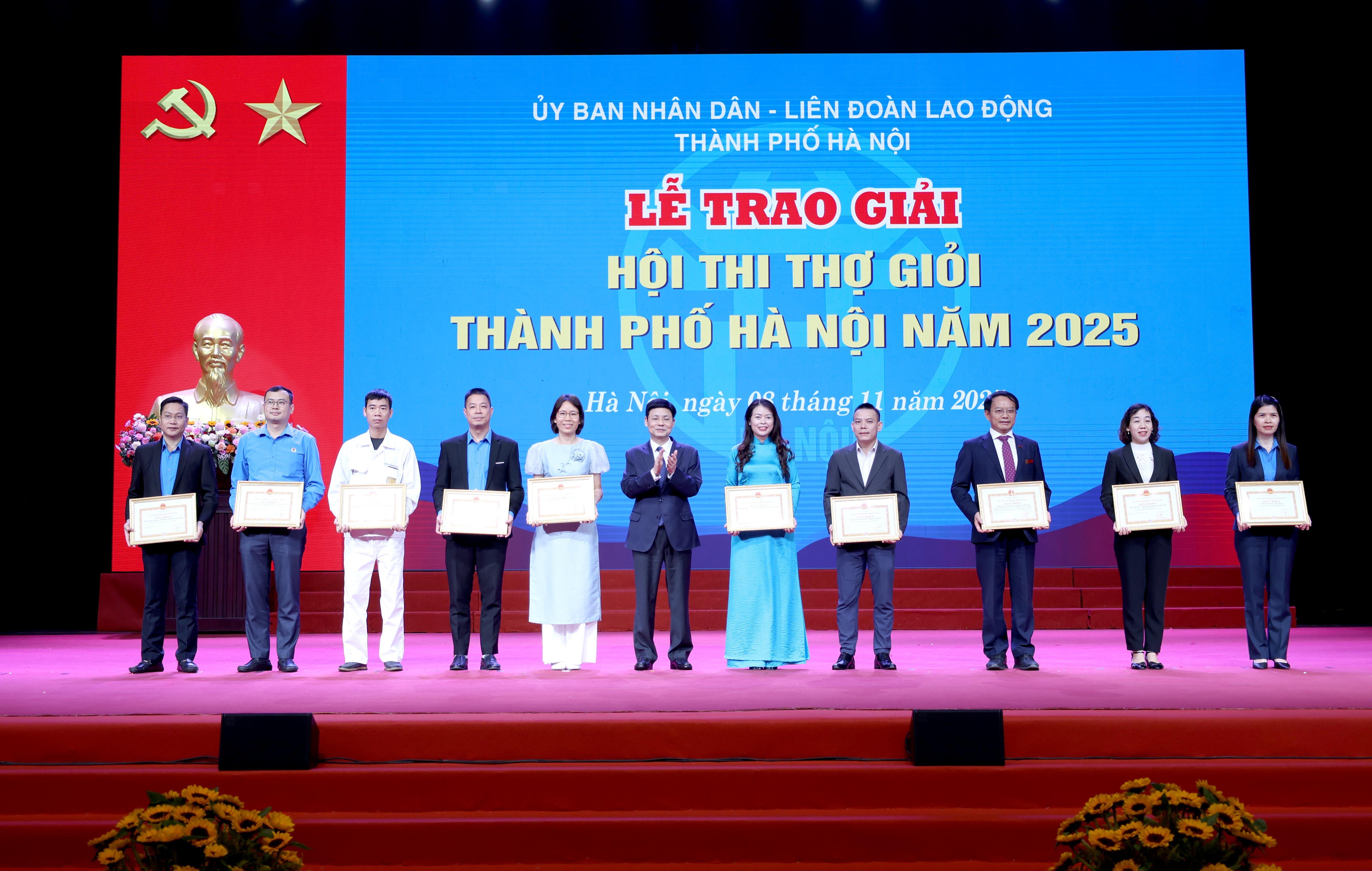 TRỰC TUYẾN: Lễ tuyên dương “Sáng kiến, sáng tạo trong công nhân, viên chức, lao động Thủ đô”