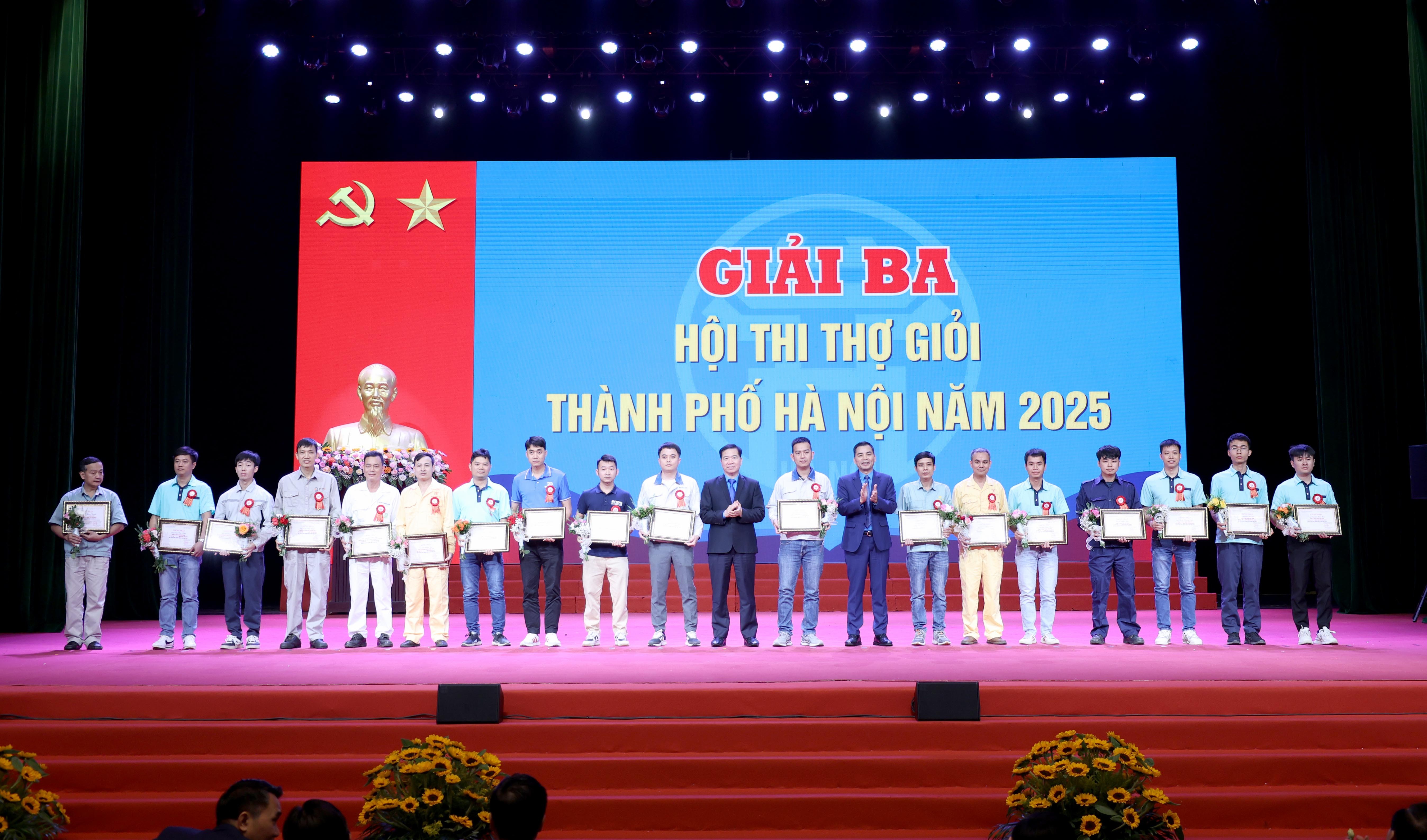 TRỰC TUYẾN: Lễ tuyên dương “Sáng kiến, sáng tạo trong công nhân, viên chức, lao động Thủ đô”