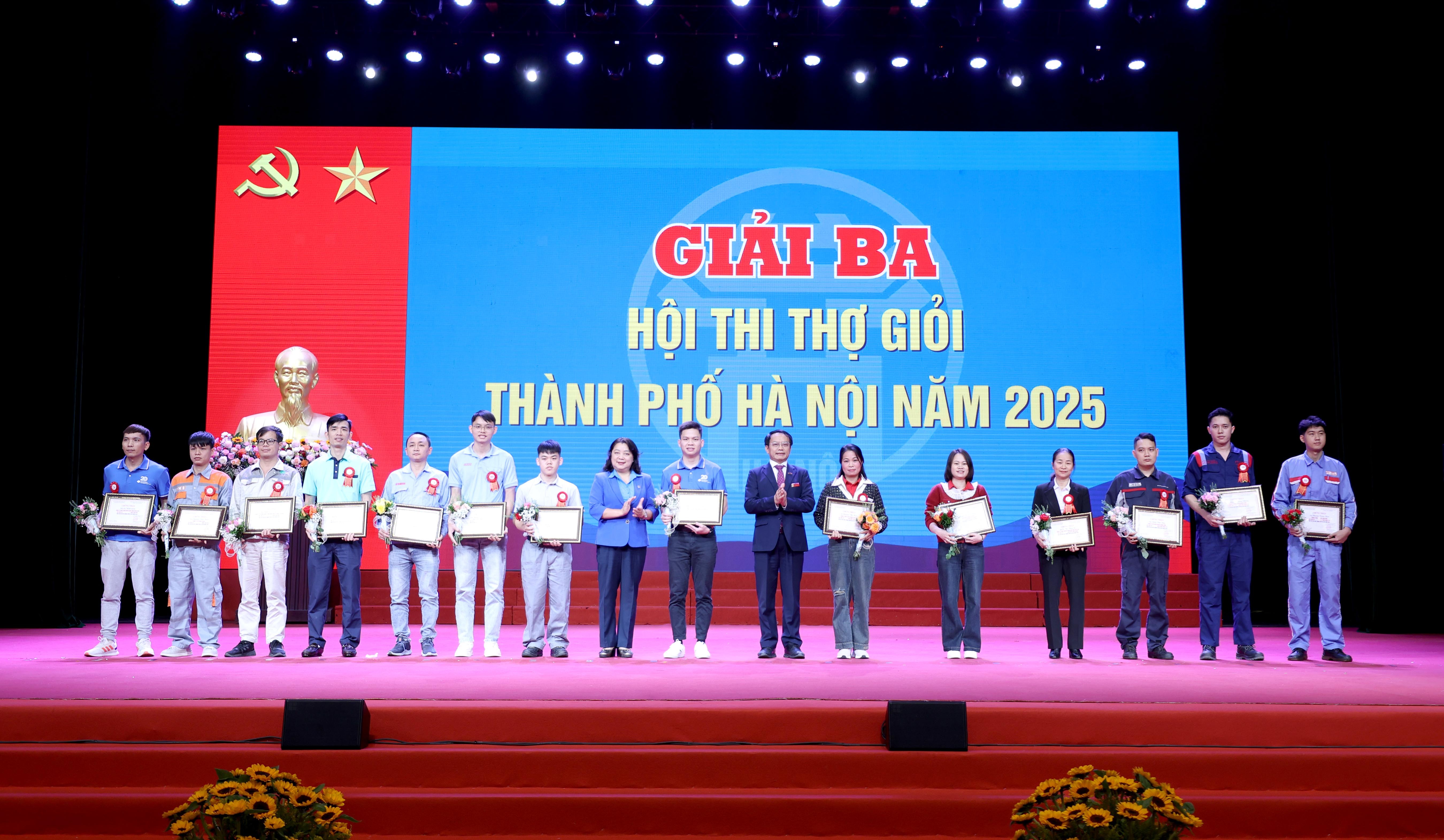 TRỰC TUYẾN: Lễ tuyên dương “Sáng kiến, sáng tạo trong công nhân, viên chức, lao động Thủ đô”