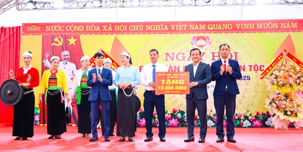 Đồng chí Phạm Thị Thanh Mai dự Ngày hội Đại đoàn kết toàn dân tộc tại xã Suối Hai