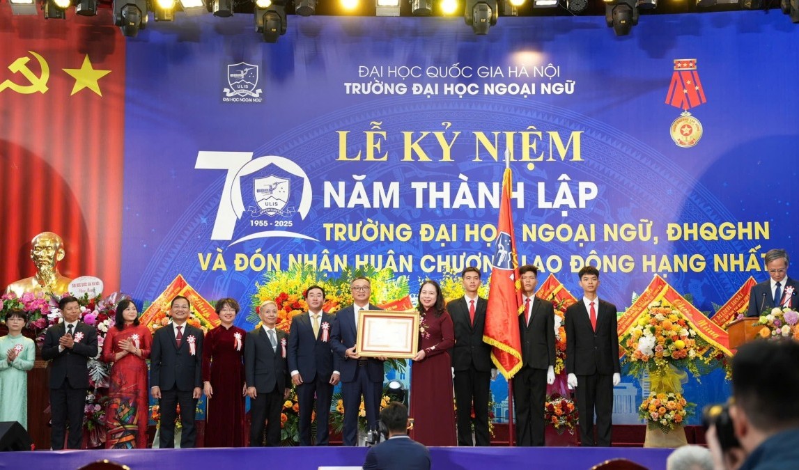 Trường Đại học Ngoại ngữ kỷ niệm 70 năm thành lập và đón nhận Huân chương Lao động hạng Nhất