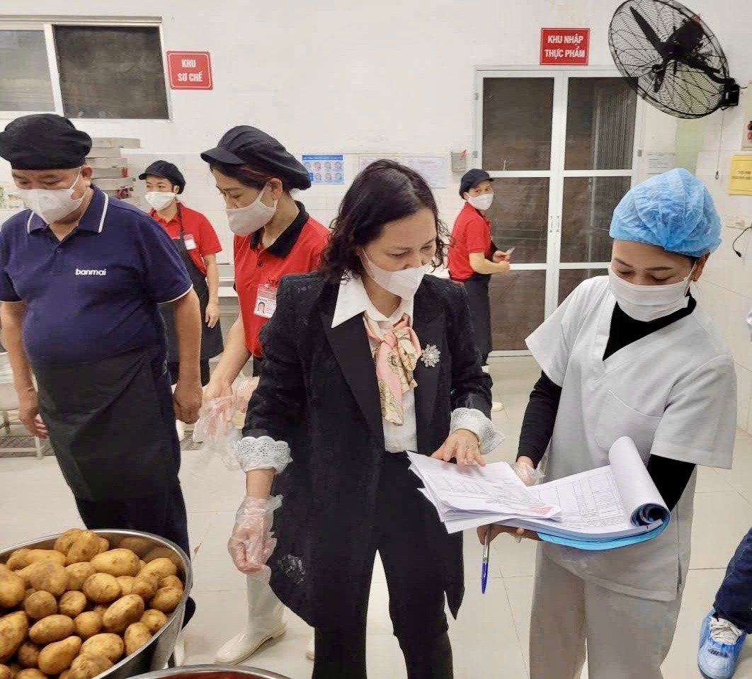 Tăng cường giám sát bữa ăn bán trú