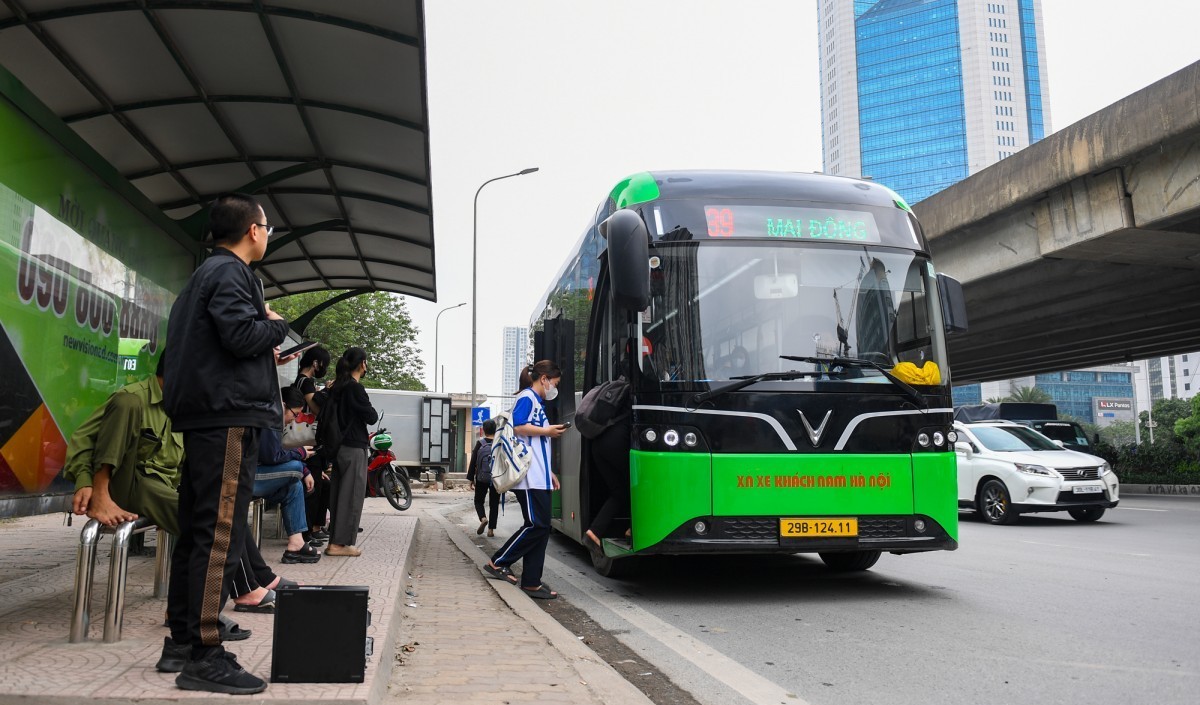 Quyết liệt triển khai lộ trình “xanh hóa” giao thông