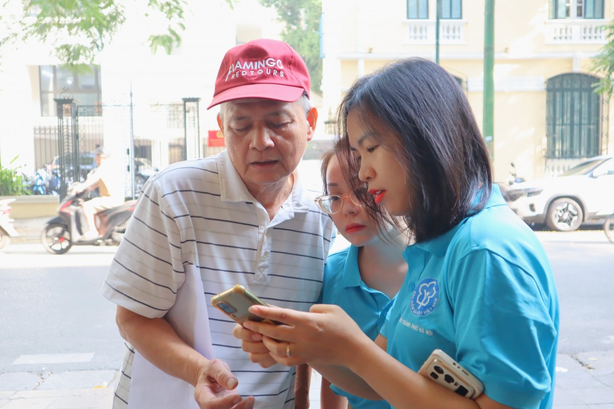 Chuyển đổi số toàn diện, hướng đến phục vụ người dân tốt hơn