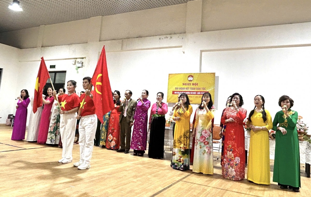 Hân hoan Ngày  hội Đại đoàn kết toàn dân tộc năm 2025 Khu dân cư số 30 phường Văn Miếu - Quốc Tử Giám