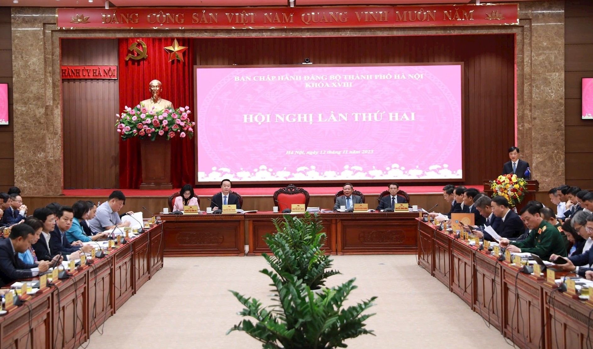 Ban Chấp hành Đảng bộ thành phố Hà Nội họp bàn nhiều nội dung quan trọng