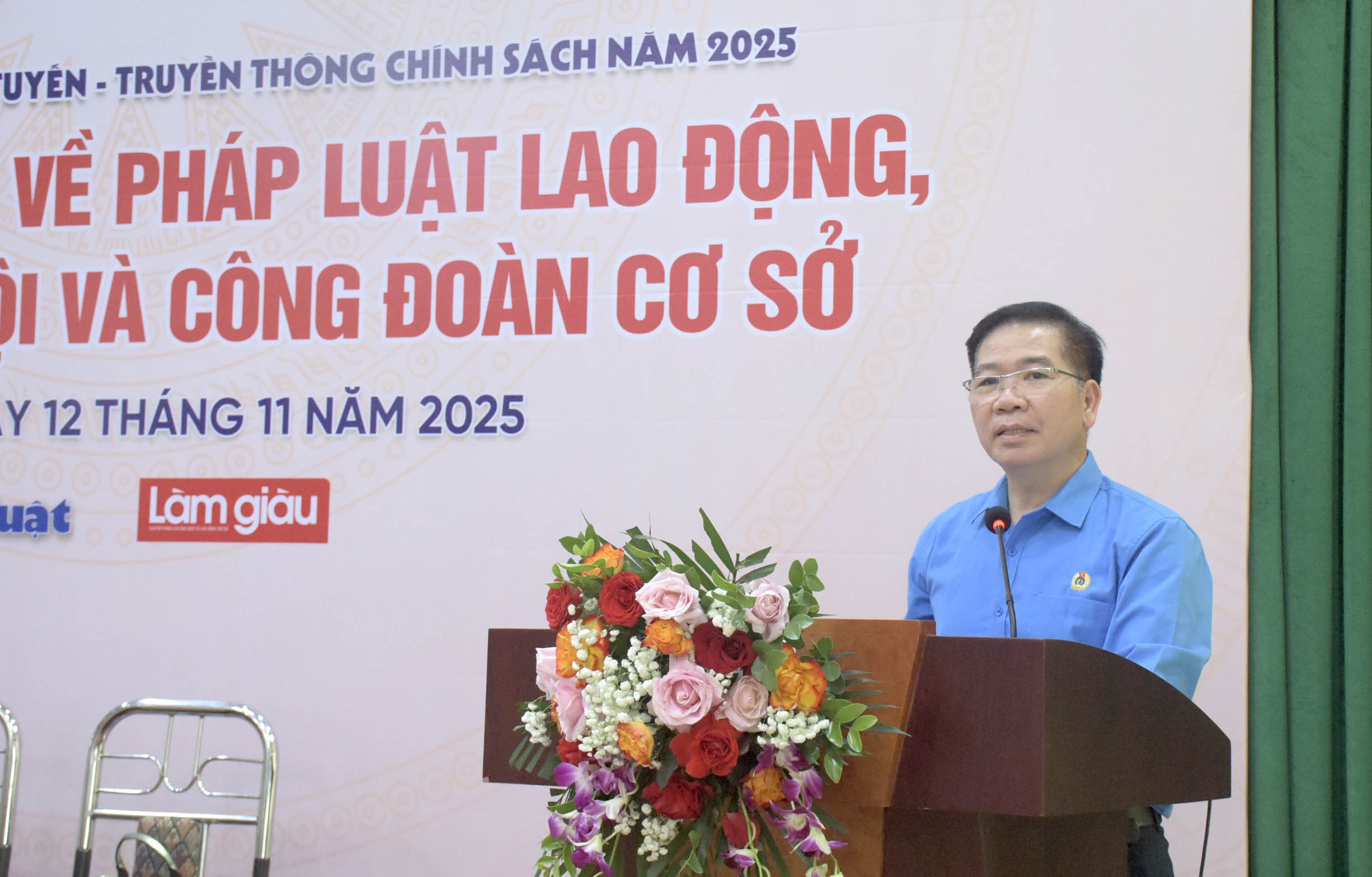 TRỰC TUYẾN HÌNH ẢNH: Giải đáp chính sách về pháp luật lao động, BHXH và Công đoàn cơ sở