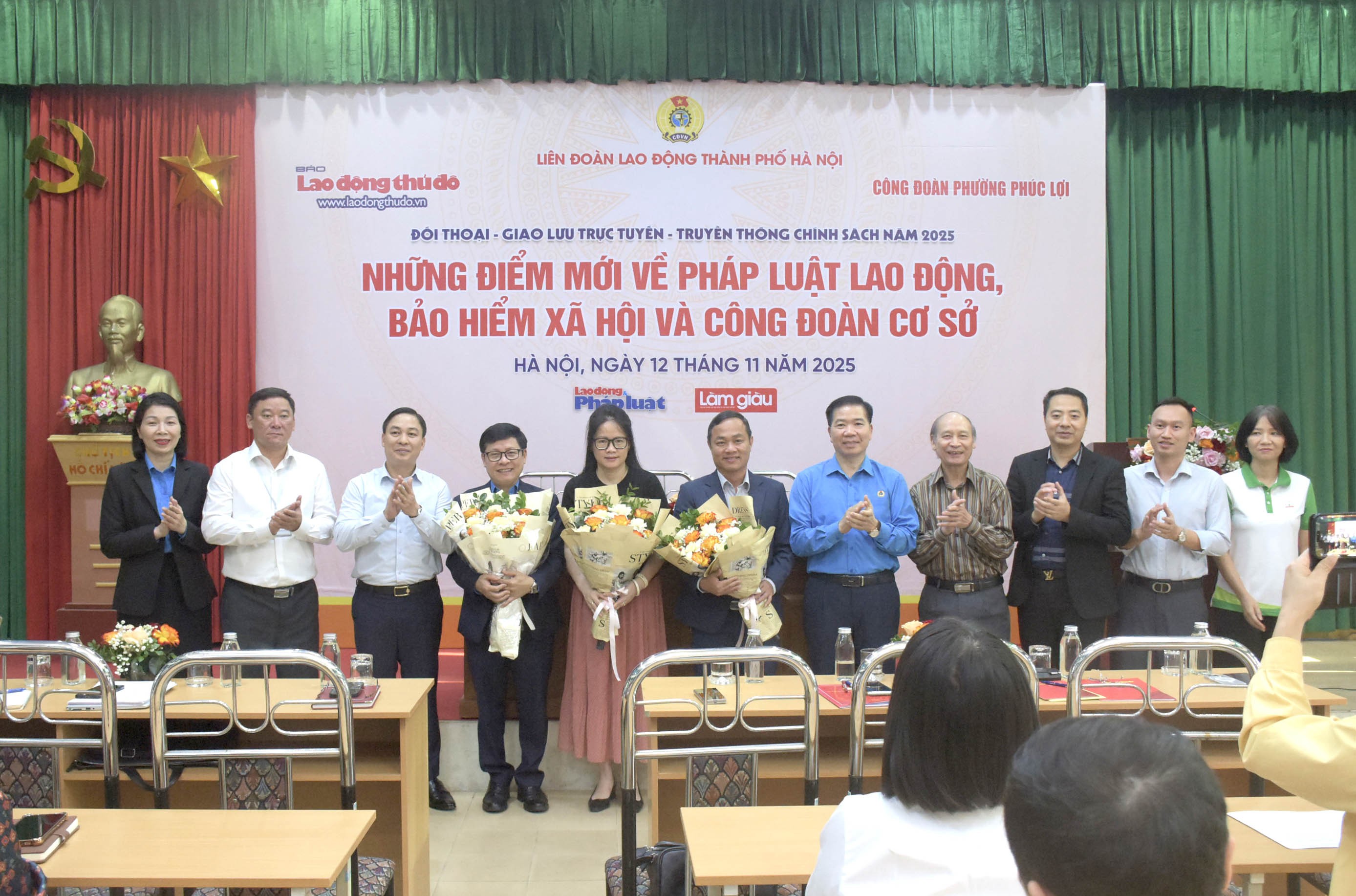 TRỰC TUYẾN HÌNH ẢNH: Giải đáp chính sách về pháp luật lao động, BHXH và Công đoàn cơ sở