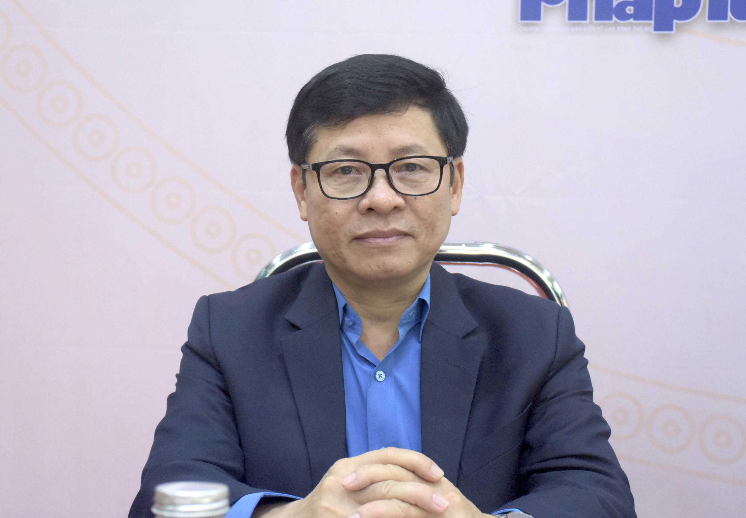 TRỰC TUYẾN HÌNH ẢNH: Giải đáp chính sách về pháp luật lao động, BHXH và Công đoàn cơ sở