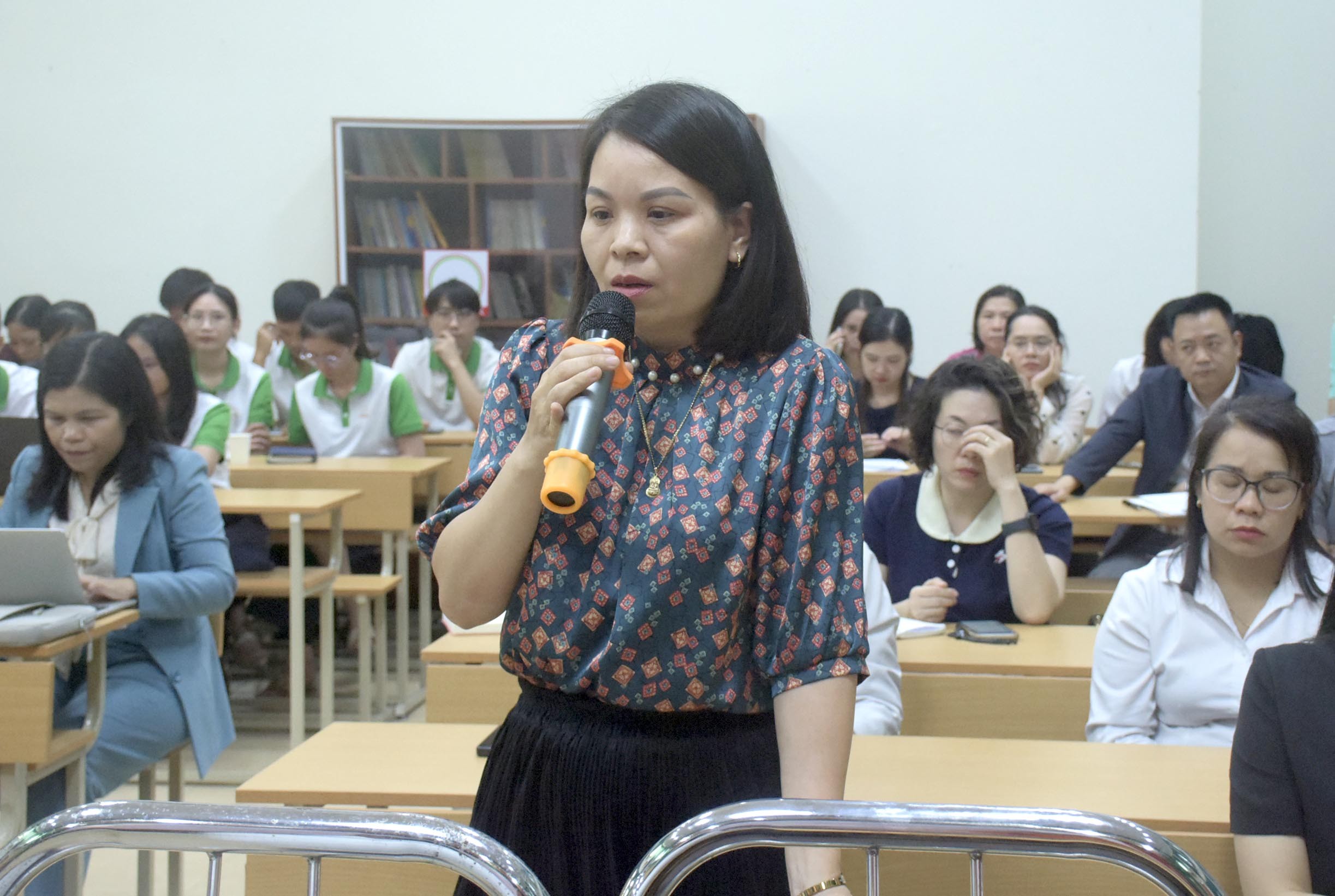 TRỰC TUYẾN HÌNH ẢNH: Giải đáp chính sách về pháp luật lao động, BHXH và Công đoàn cơ sở