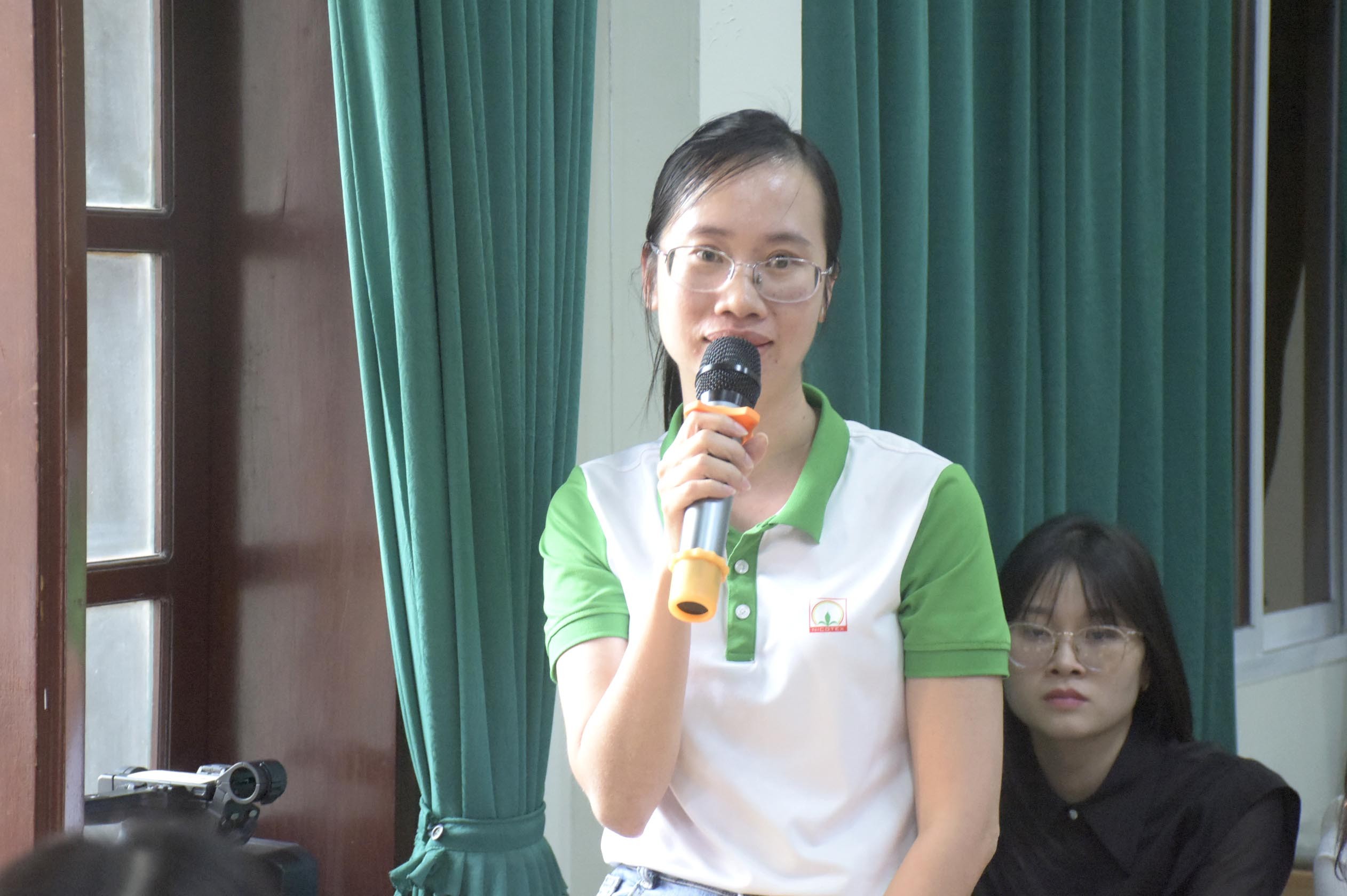 TRỰC TUYẾN HÌNH ẢNH: Giải đáp chính sách về pháp luật lao động, BHXH và Công đoàn cơ sở