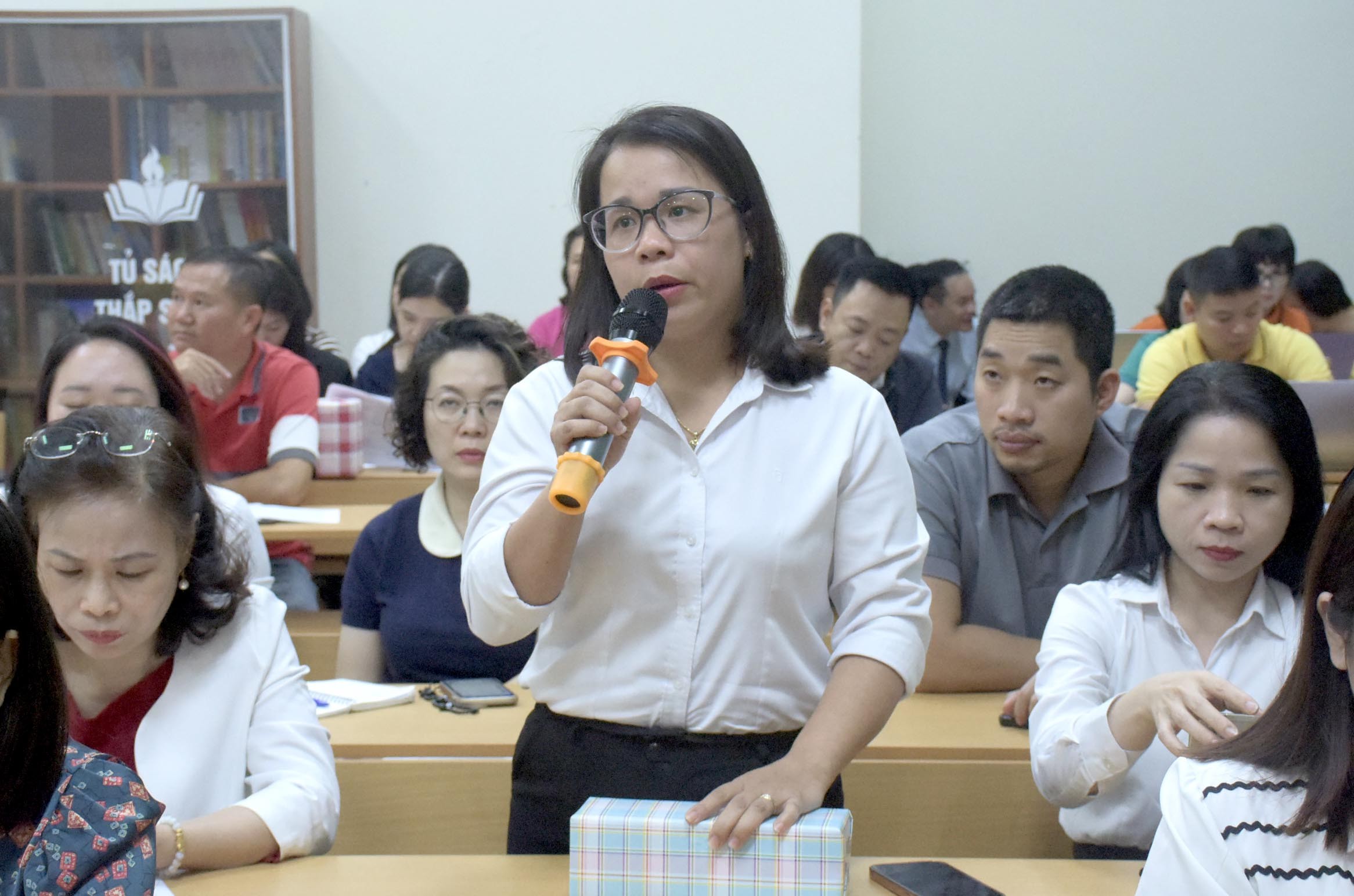 TRỰC TUYẾN HÌNH ẢNH: Giải đáp chính sách về pháp luật lao động, BHXH và Công đoàn cơ sở